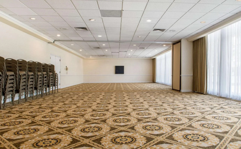 Clarion Hotel Airport