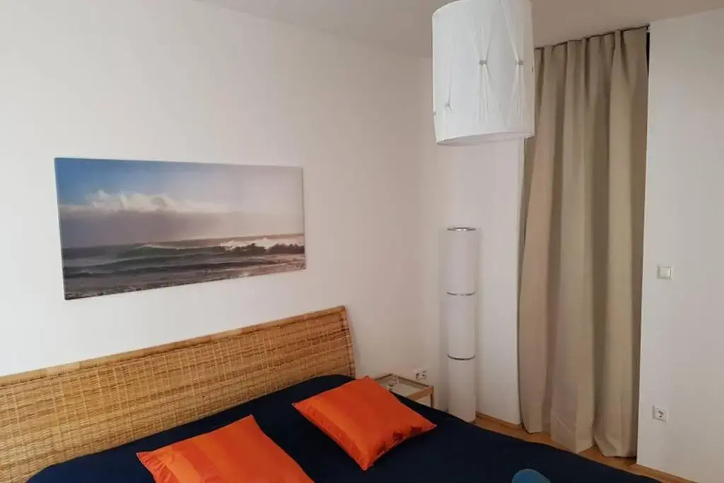 Bright Apartment in Hip & High Quality Neighborhood