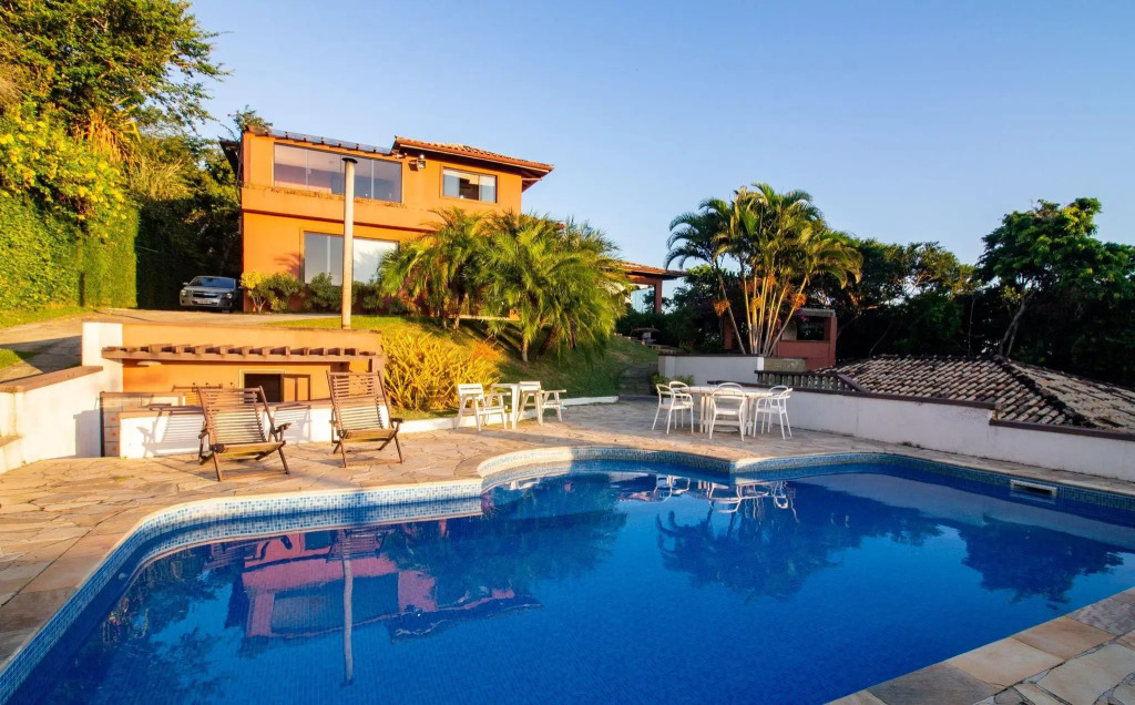 Contato com a Natureza, Vista para o Oceano e Seis Quartos Por Luxury Rentals