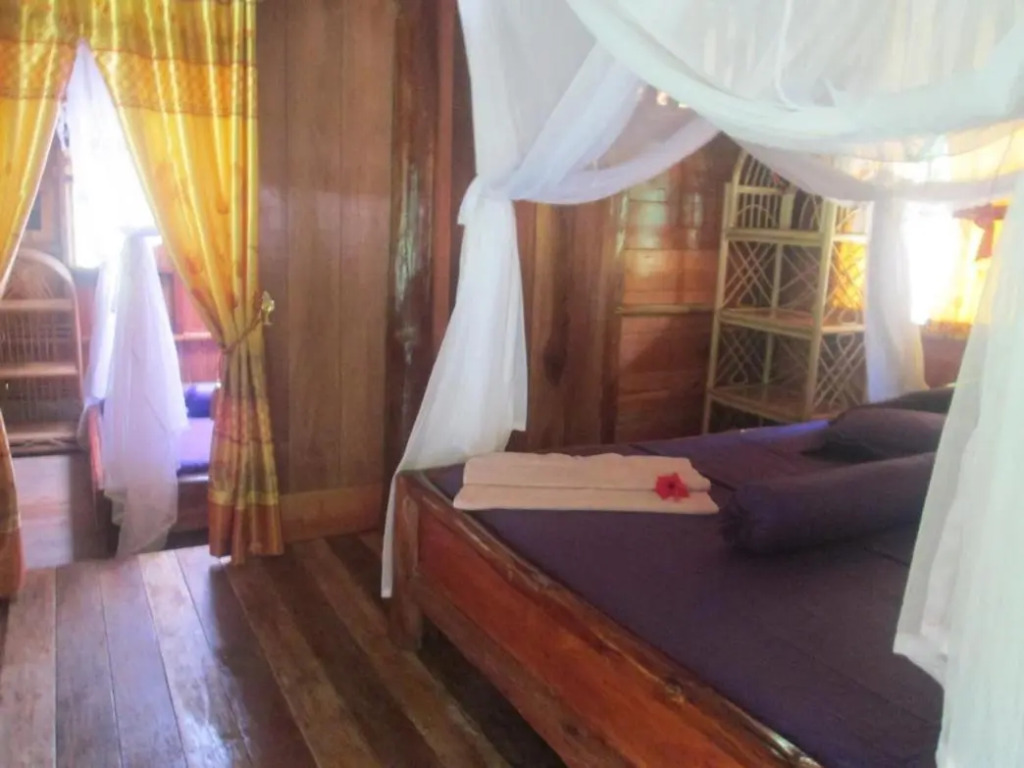 On The Rocks Bungalows, Restaurant and Jungle Trekking Tours - From May to September only stay here