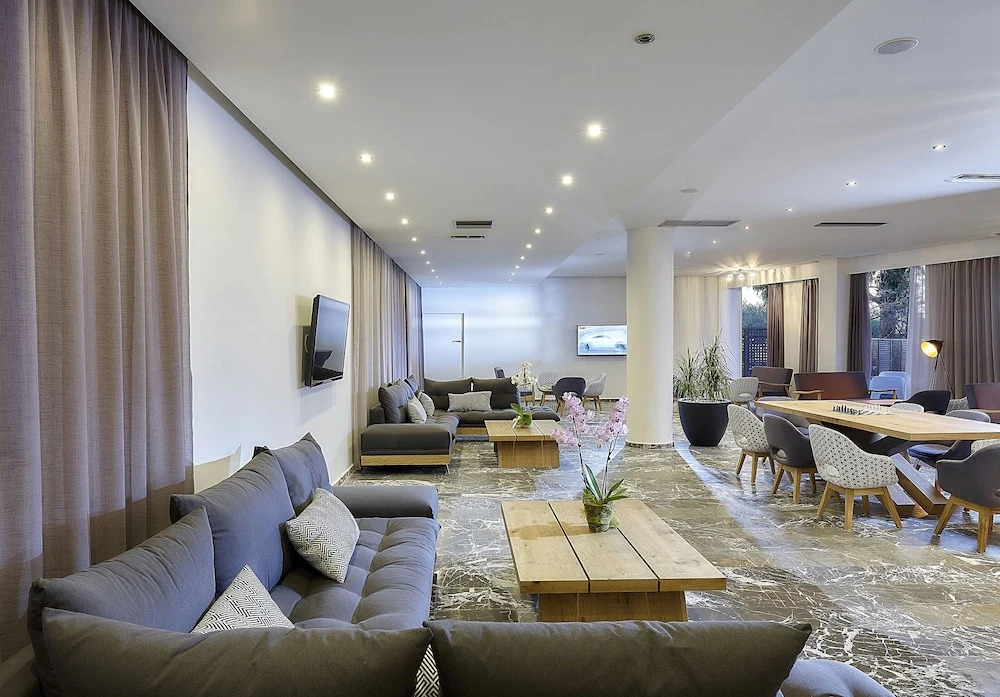 Vasia Royal Hotel