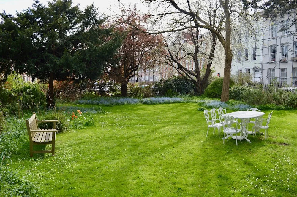 Georgian 2 Bedroom Apartment in Clifton
