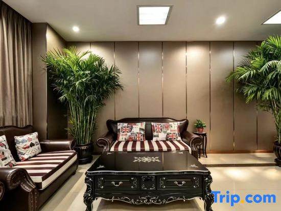 Home Inn Huaxuan Collection Hotel (Changchun  Station North Exit)