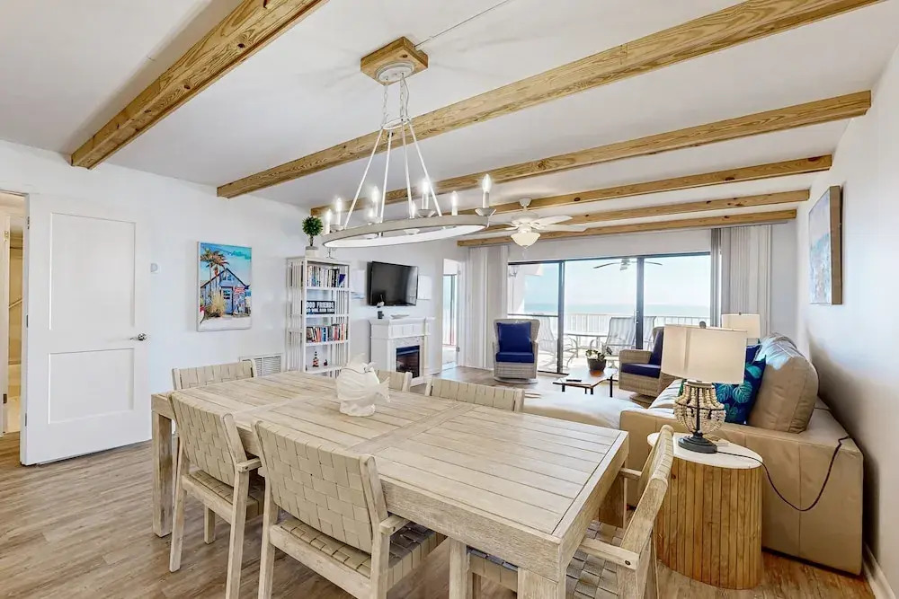 Oceanfront Condo With Private Balcony, Shared Pool and Beach Access