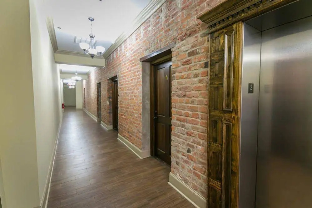 Hosteeva Baronne Street Suites
