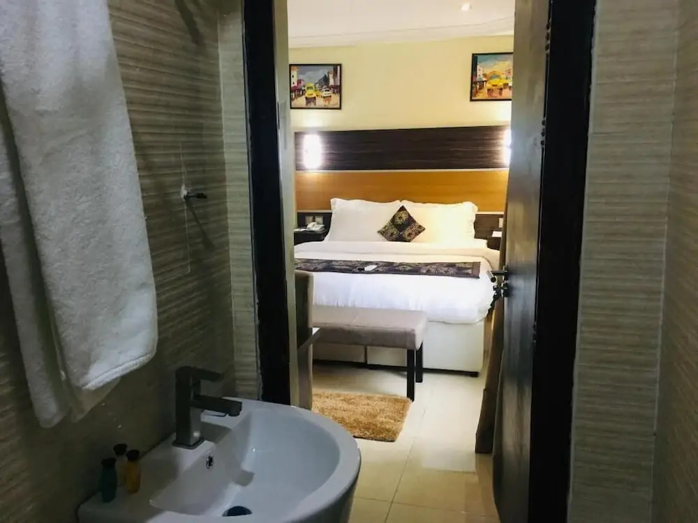 StoneSide Hotel And Apartments