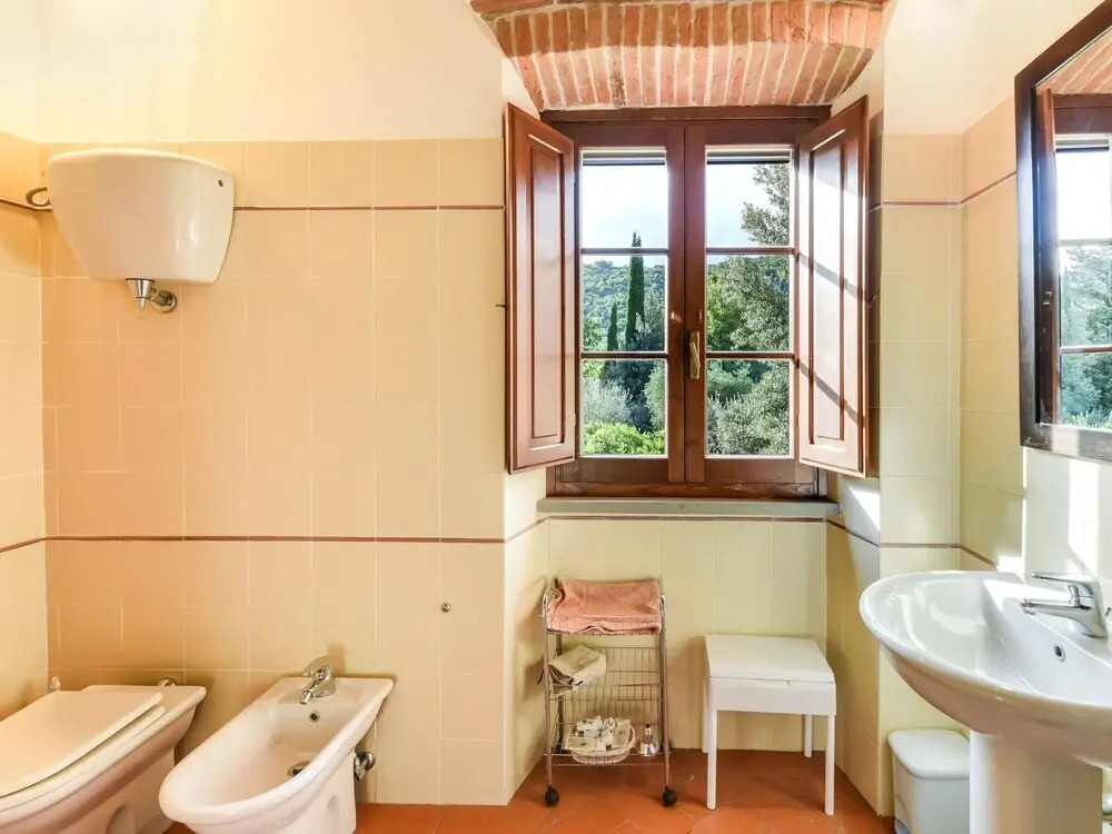Villa With Private Pool, Near Cortona, 3 Apartments