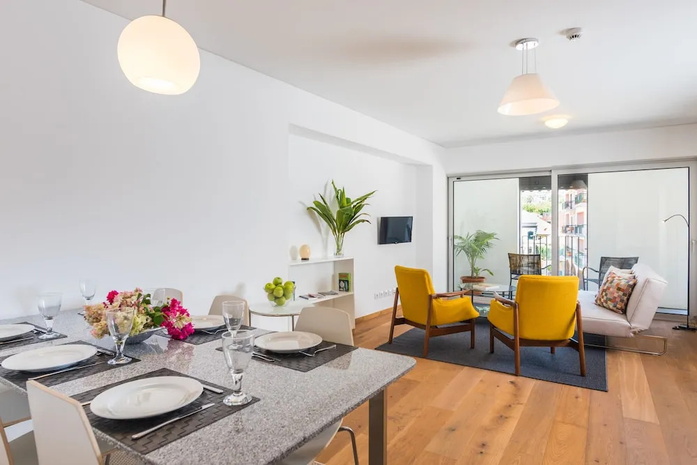 Casa da Praça Apartments - by Casas na Ilha