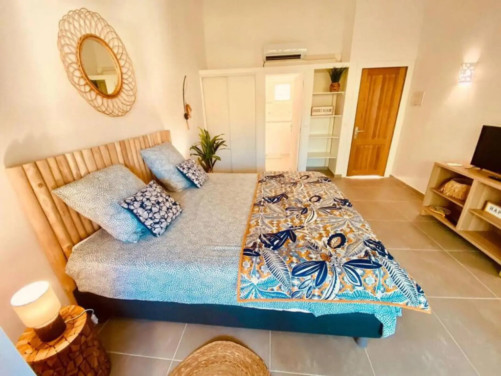 Beautiful suite S14, pool, next to Pinel Island
