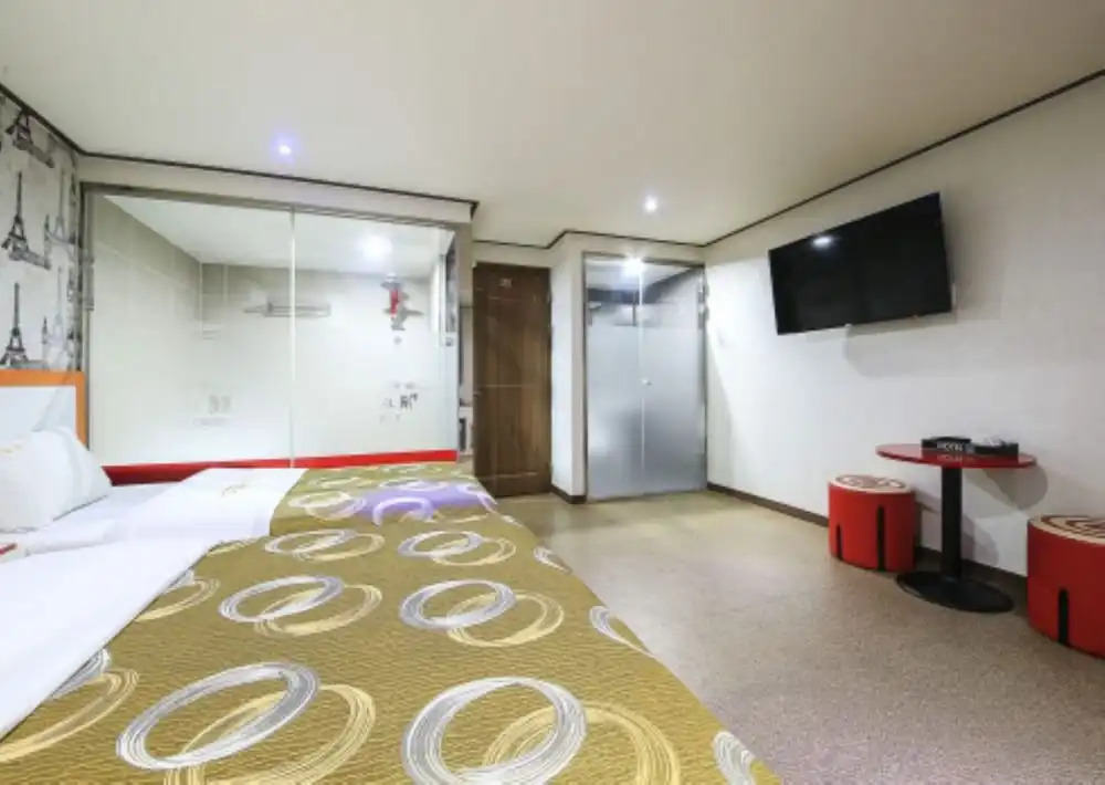 Hotel M