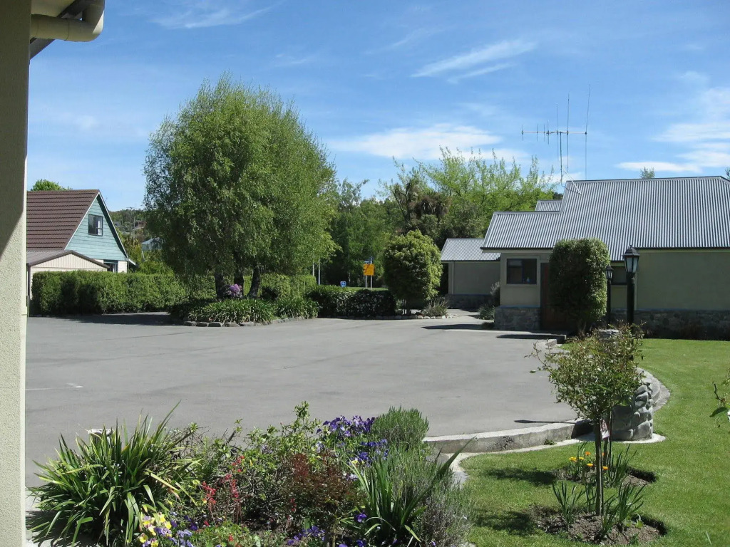 Four Peaks Motel