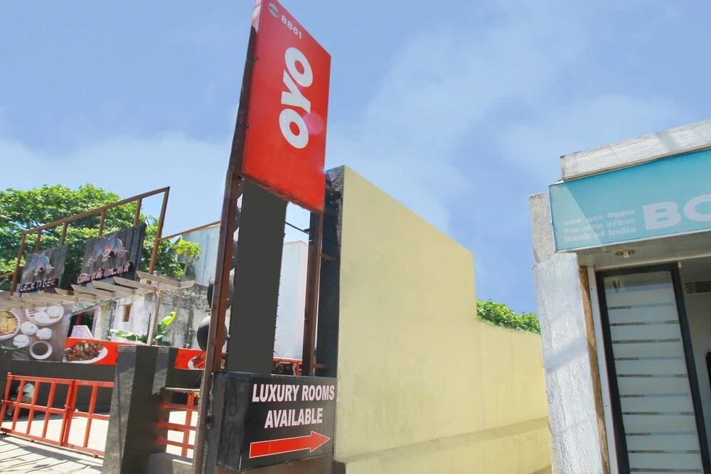 OYO Flagship 8661 Luxe Residency