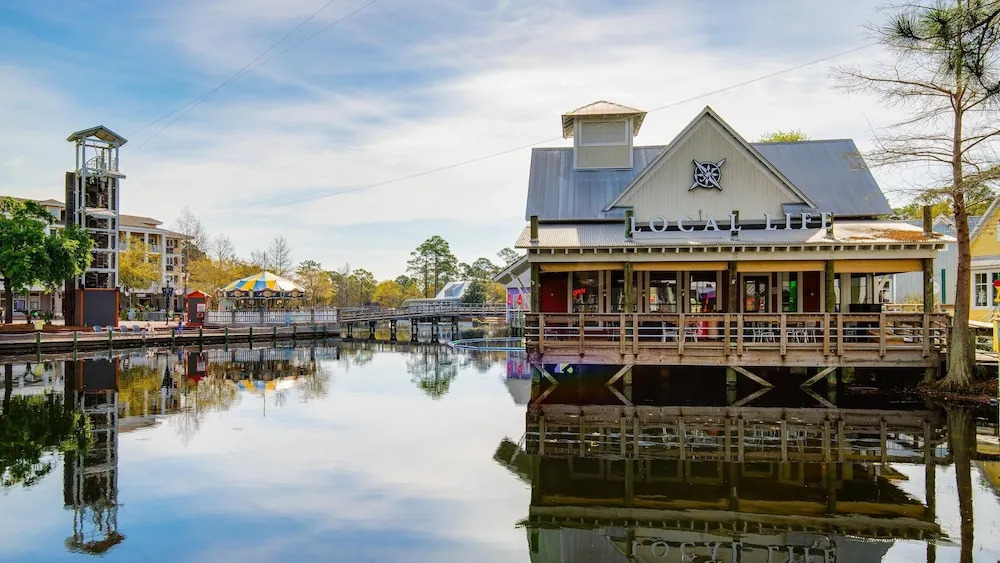 Villa Lago 1973* (S)(2G)- 4BR 4BA + Den- (12)
