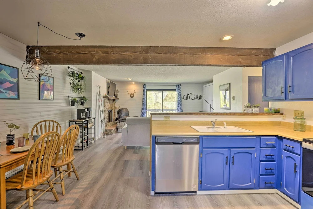 Grand Lake Condo w/ Mountain Views: Walk to Lake!