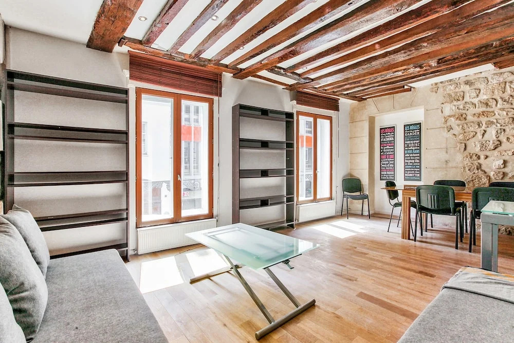 43 - Spacious Parisian Flat of Grands Boulevards