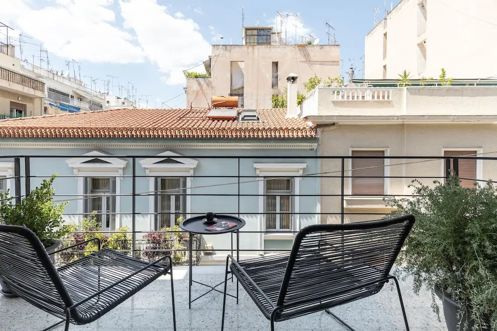 Elliot Neapoli, Athens