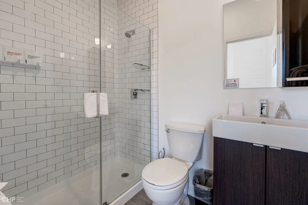 Wind Down After A Long Day In The Windy City - Full Kitchen, Spa Bath, Comfy Bed - 747 Lofts Cabin 202 by RedAwning