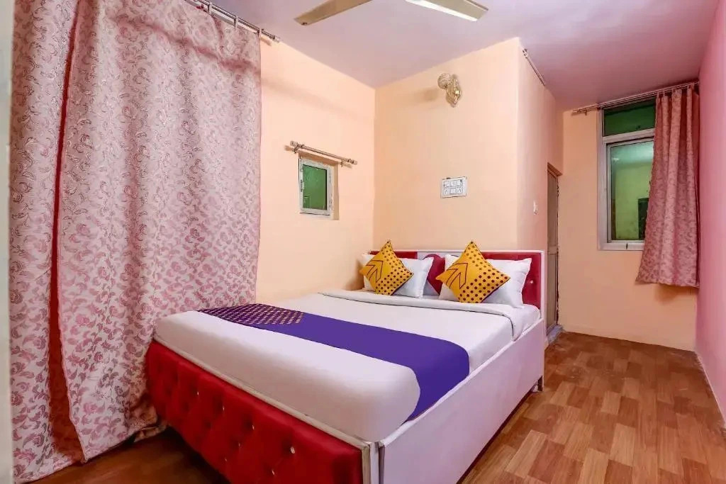 Love Bites by OYO Rooms