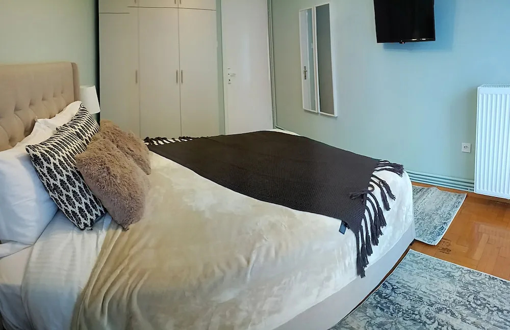 Royal Deluxe Apt Must