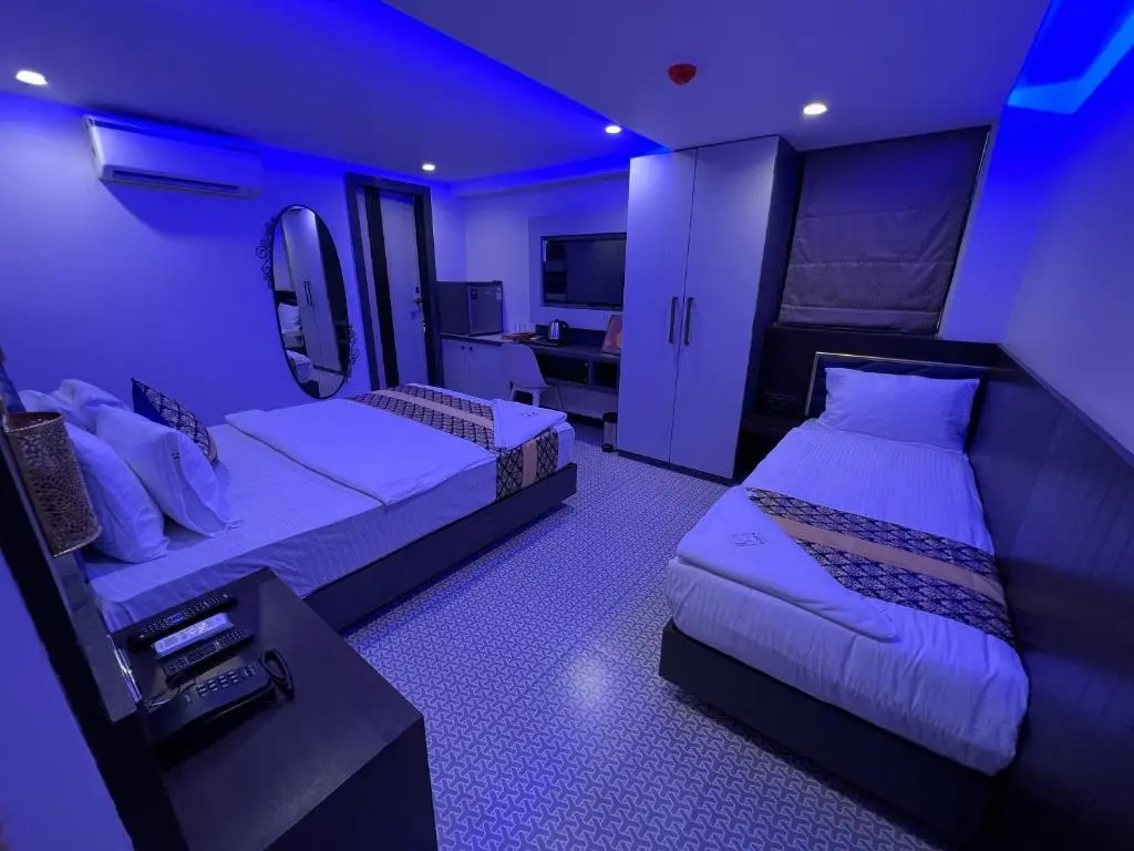 Rich Hotel