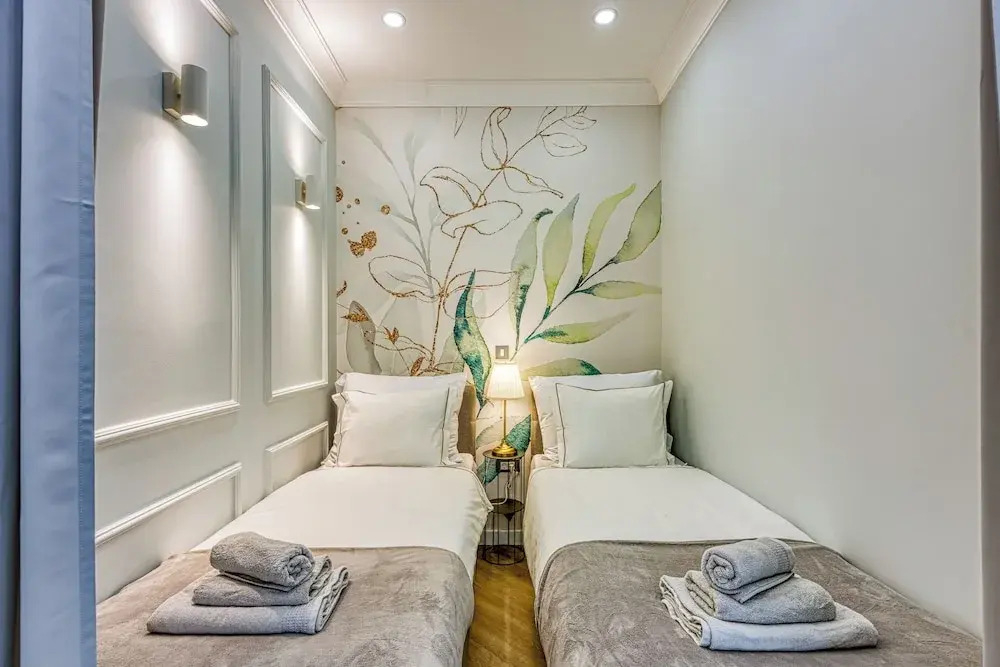 Boutique Downtown Studio with Balcony  1