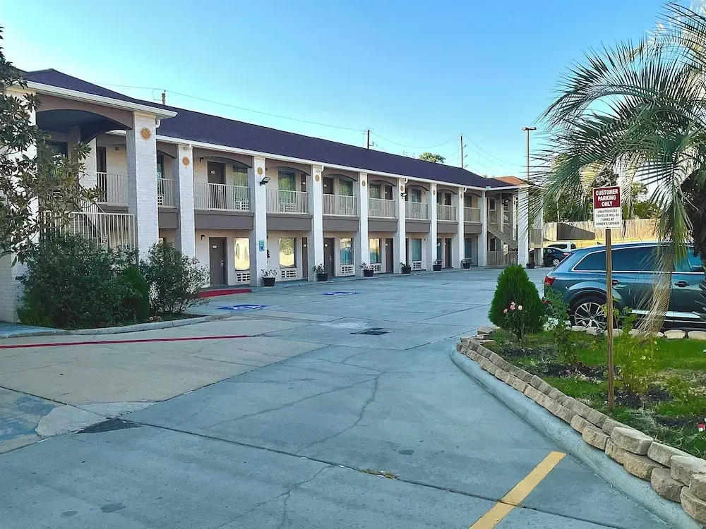 Magnolia Inn and Suites