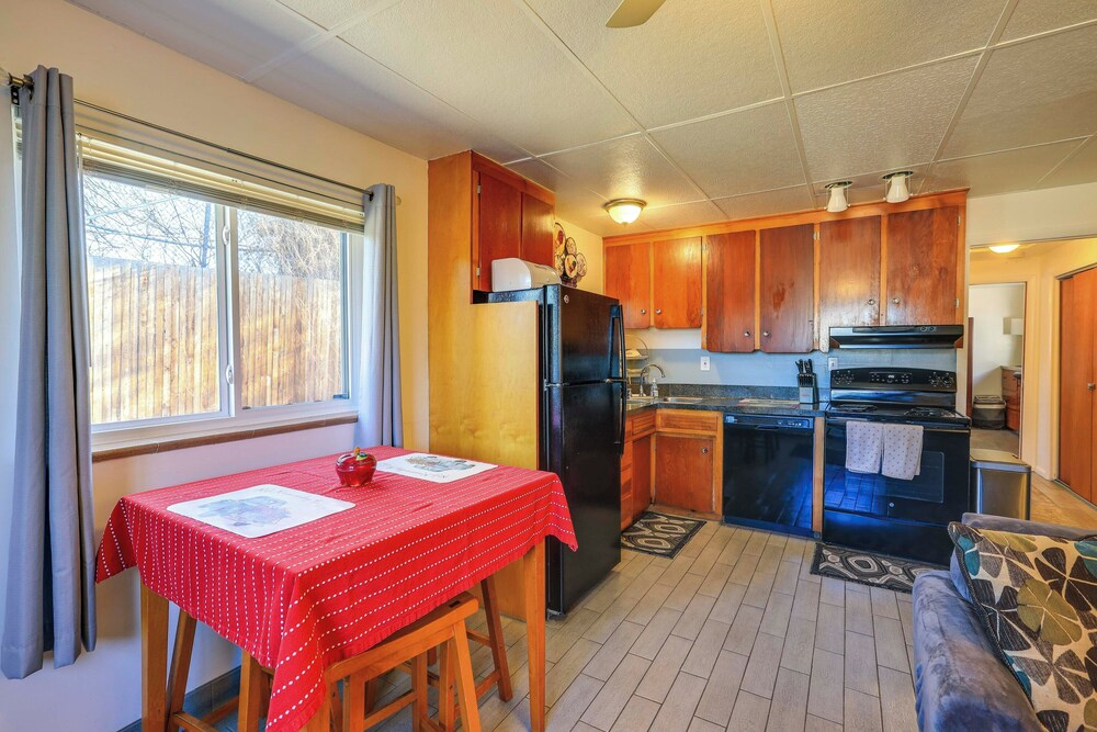 6 Mi to Dtwn Denver: Artsy Home w/ Mtn Views!