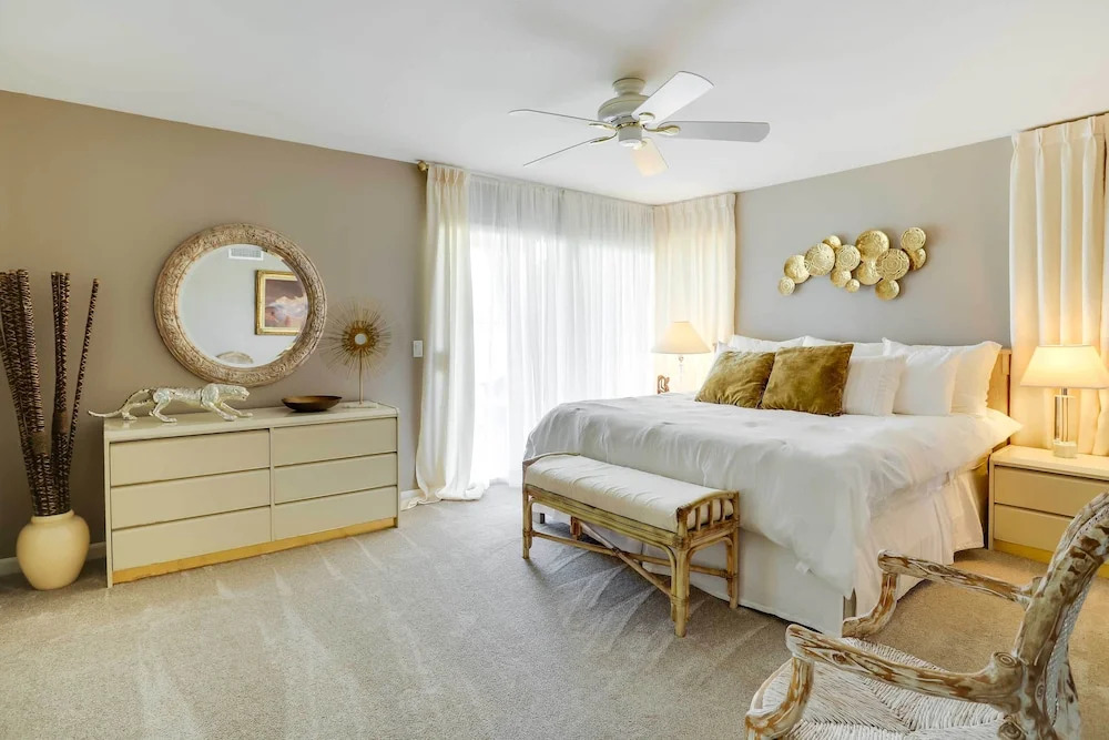2 Mi to Indian Wells: Palm Desert Home w/ Fire Pit