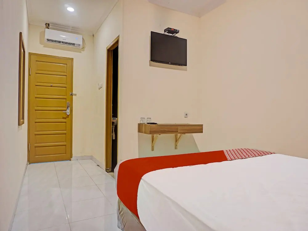 Collection O 91414 Hotel Marina Beach