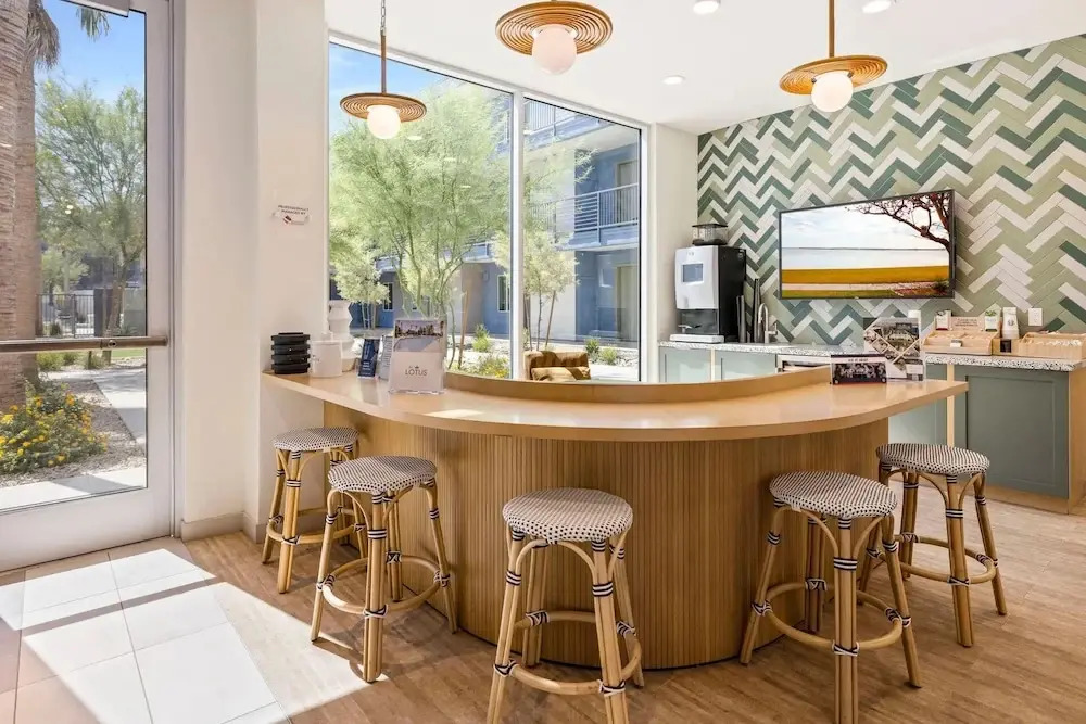 Landing Spectacular 1BD Yoga Studio Gym