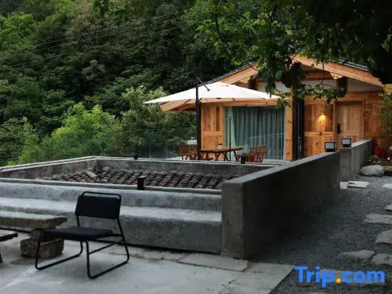 Wudangshan Fudi Ju 33 High Mountain Boutique Stay