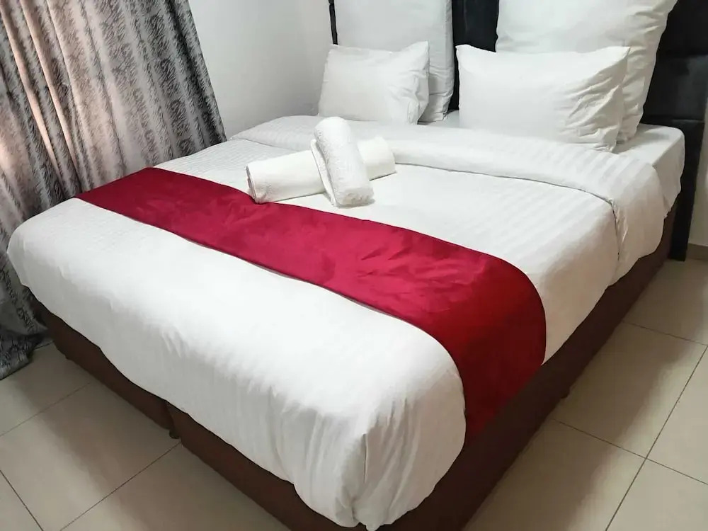 Gold Crown One Bedroom Self-Catering Apartment With NetFlix & YouTube
