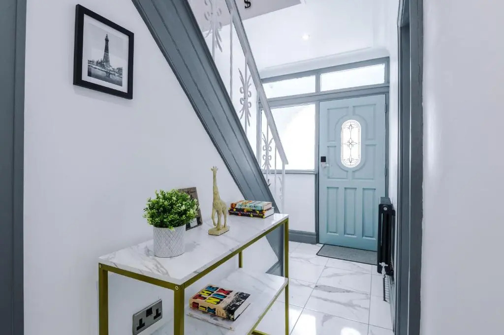 Families Only - Pet Friendly sleeps 6 maximum NO PARTIES