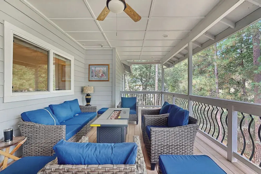 4BR Home w/ Decks & Arcade Games, Near Yosemite