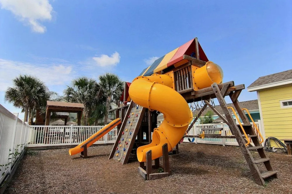 Admirals Quarters 103pb 2 Bedrooms 2 Bathrooms Condo