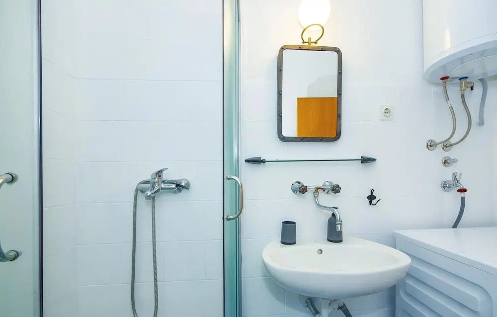 Awesome Apartment in Postira With 5 Bedrooms and Wifi