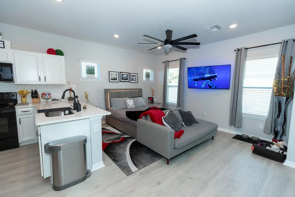 Pet Friendly Modern Zen Studio Retreat W/ Hot Tub! Home by RedAwning