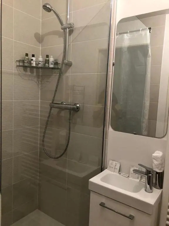 Apartment in Paris Suburb, 15 minutes to center.