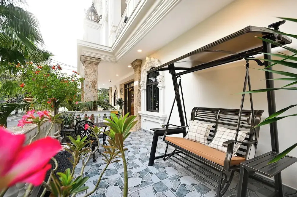 Ly Ly Luxury Hotel