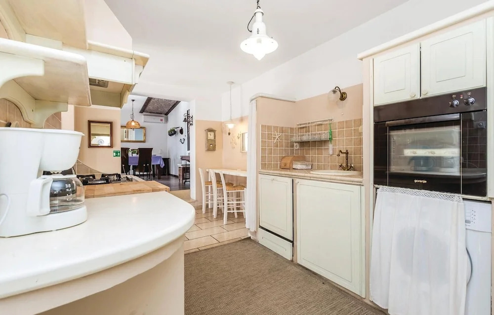 Amazing Home in Rab With Wifi and 3 Bedrooms