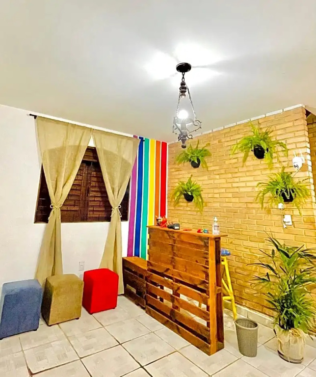 Pousada São Jorge 1 MIN A PÉ DA PRAIA Casa de família, simples e aconchegante, Na Av principal da praia café disponível até 12hs cozinha completa e churrasqueira disponível para uso ar cond das 20hs as 8 30