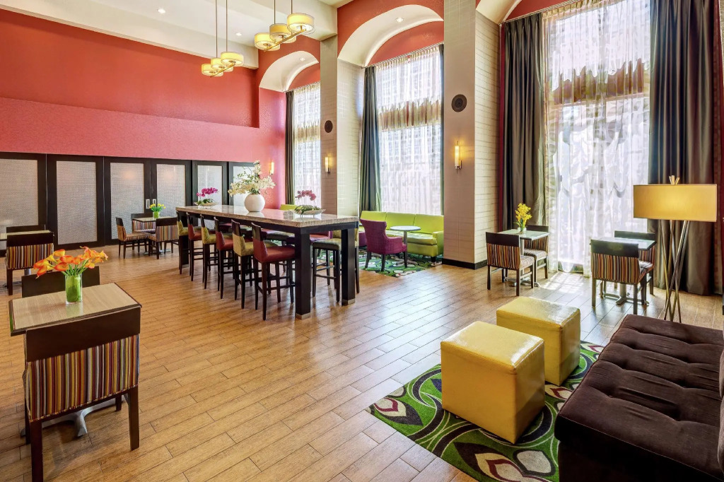 Hampton Inn & Suites Palm Desert