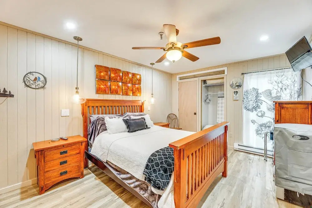 Walk to Slopes: Snowshoe Condo w/ Sunroom