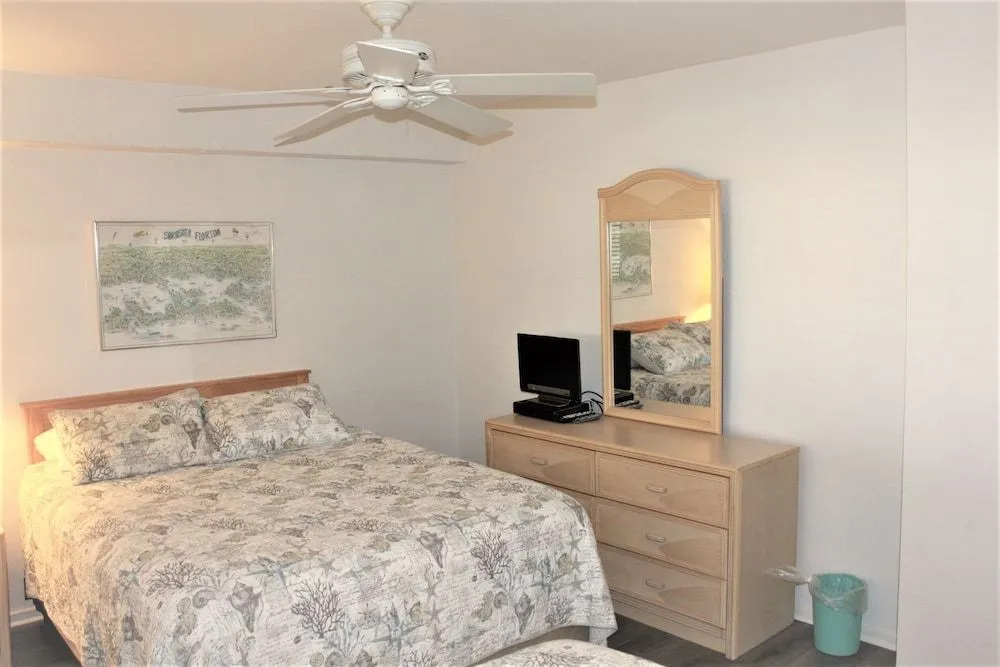 Jamaica Royale - 503 - 2 Br Condo