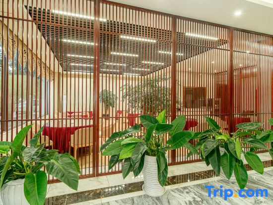 Heyue Hotel (Linyi Yunxian High speed Railway Station Store)