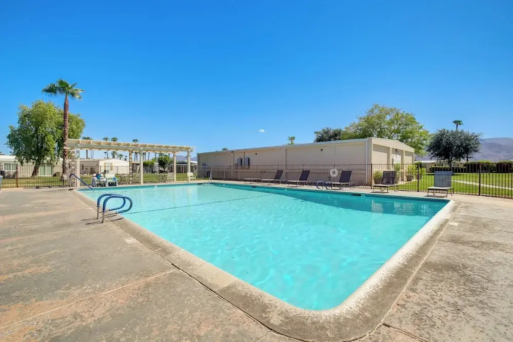 Golf Course On-site: Peaceful Condo in Palm Desert