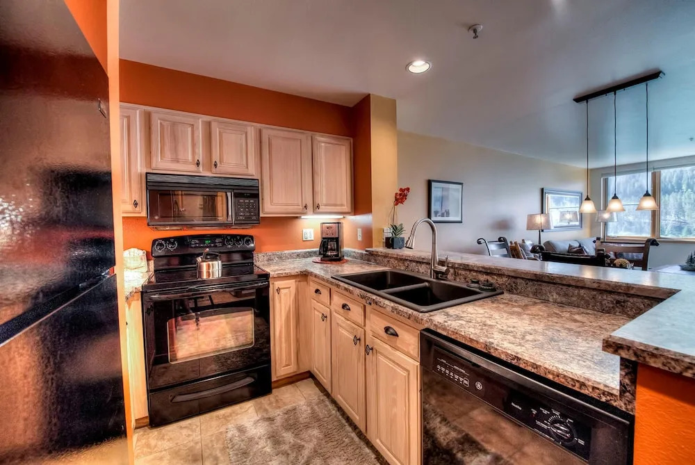 Lakeshore 1540 by Book by Owner