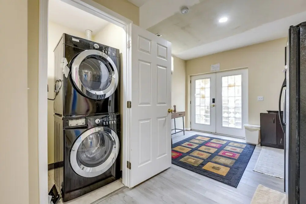 Pets Welcome! Cozy Family Apartment in Sterling
