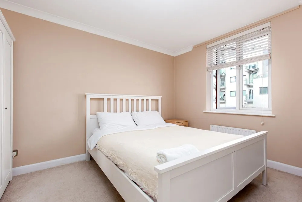 Metropolitan Close - Deluxe Guest Room 2