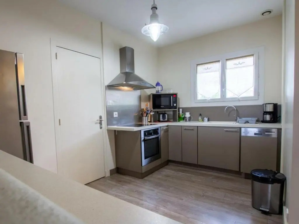 Maison rénovée avec WiFi et terrasse à Trélissac - FR-1-616-74